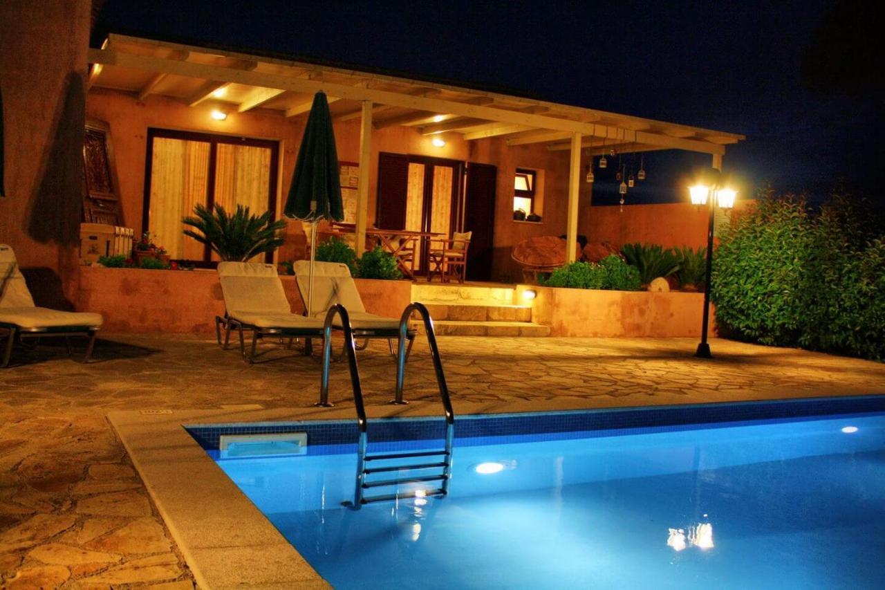Villa Cottage Kantrillies Fokata Exterior photo